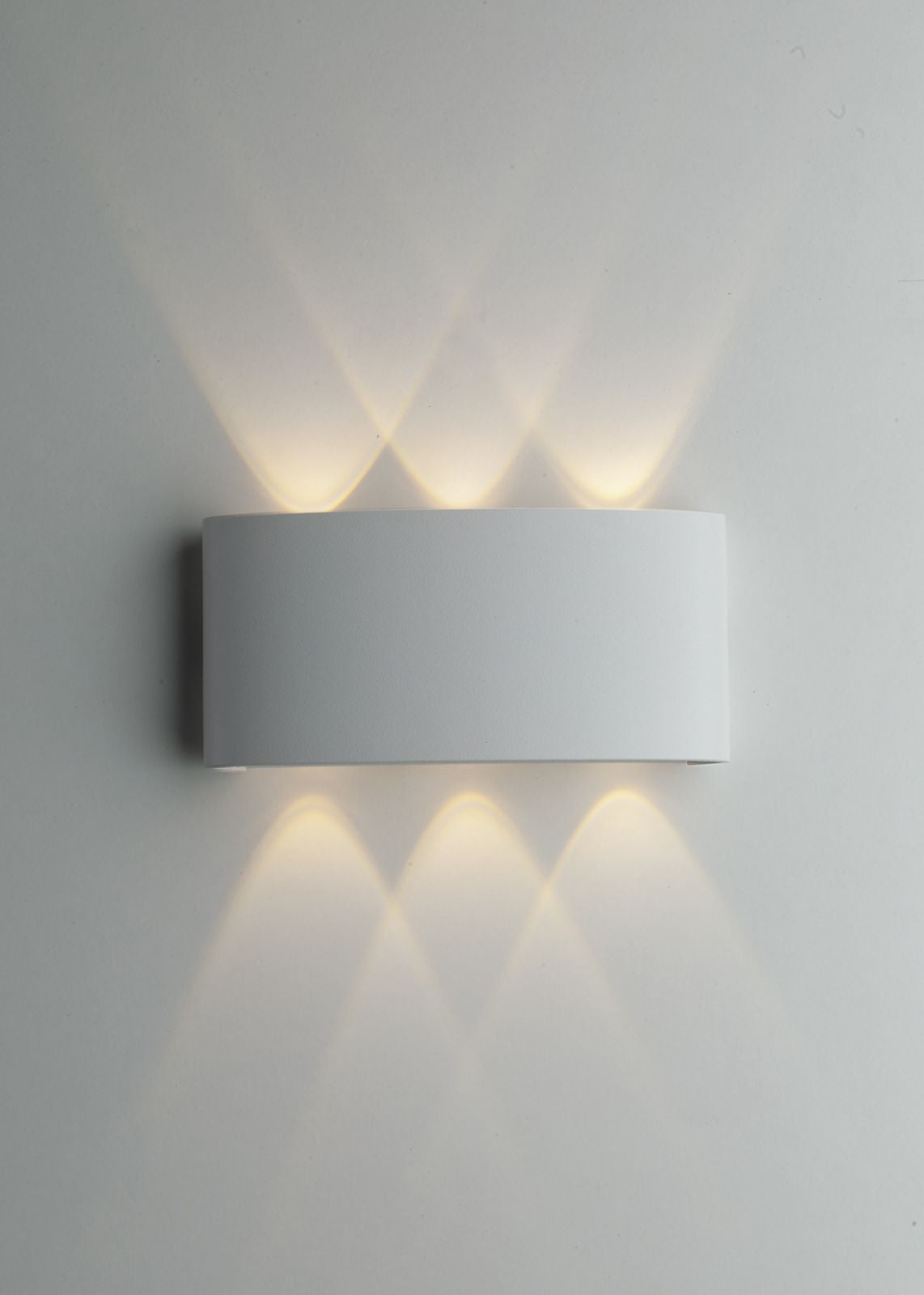 Applique per esterno in alluminio bianco o nero IP54 led integrato con regolazione luce 3000-4000°k 6W 600 lumen BEETLE Applique per esterno in alluminio bianco o nero IP54 led integrato con regolazione luce 3000-4000°k 6W 600 lumen BEETLE